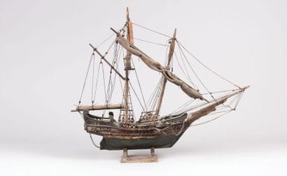 Maquette de caravelle en bois peint et

matériaux...