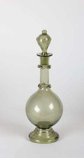 Vase en verre soufflé teinté vert et son

bouchon,...