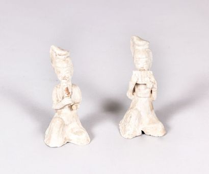 Deux musiciennes agenouillées en terre cuite...