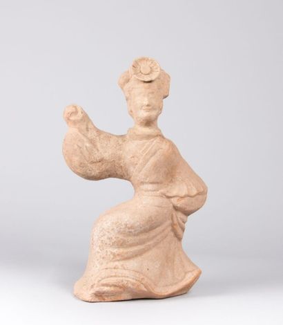 CHINE

Femme dansante en terre cuite

Probablement...
