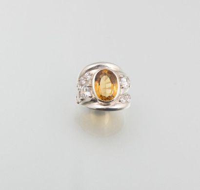 Importante bague en argent ornée d'une citrine,...