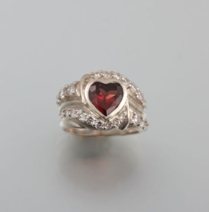 Bague épaisse en argent ventré d'un coeur...