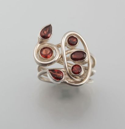Bague en argent à trois anneaux terminant...