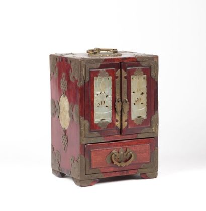 Cabinet portatif en bois peint, les montants...