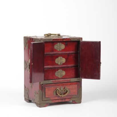 Cabinet portatif en bois peint, les montants...