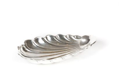 Vide poche en métal argenté de forme coquille...