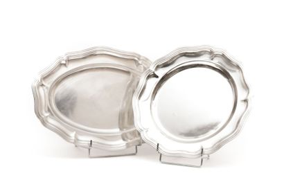 Lot en métal argenté composé d'un plat oval...