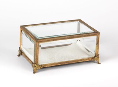 Boîte formant vitrine en verre biseauté,...