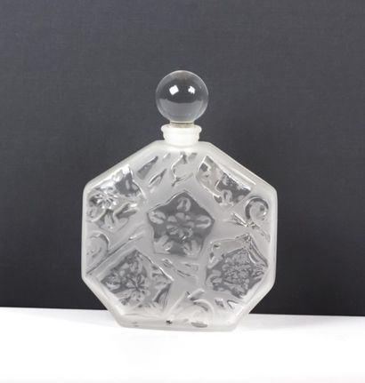 BROSSEAU Jean-Charles

Flacon de parfum,...