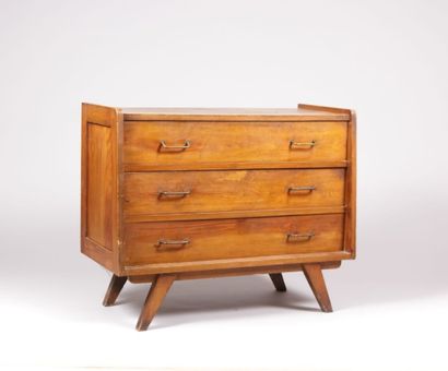 Commode en bois naturel ouvrant par trois...