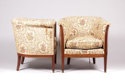 Paire de fauteuils corbeille en bois de placage...