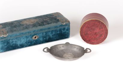Lot composé d'un coffret à bijoux rectangulaire...