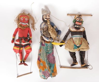 Lot composé de 3 personnages articulés, la...