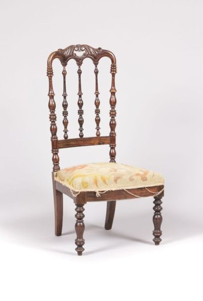 Chaise prie Dieu en bois naturel mouluré...