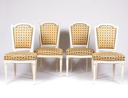 Suite de quatre chaises en bois mouluré,...