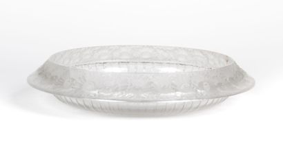 LALIQUE René

Coupe creuse en verre moulé,...