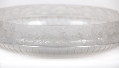 LALIQUE René

Coupe creuse en verre moulé,...
