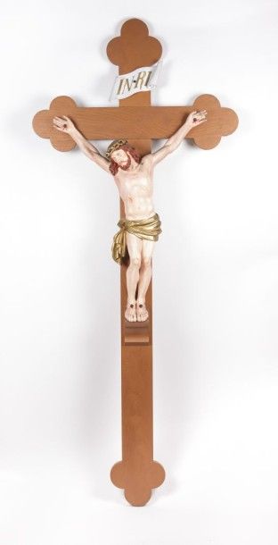 Christ en plâtre polychrome sur la croix.

(accidents...