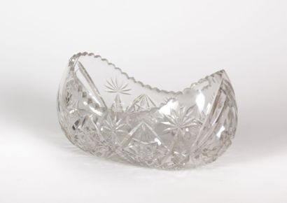 Coupe en cristal taillé à pointes de diamant...