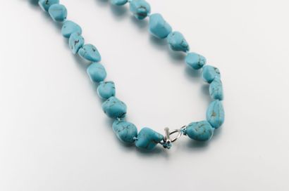 Collier de perles de turquoise reconstituée

Long...