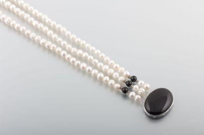 Collier à trois rangs de perles de culture...