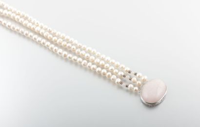 Collier à trois rangs de perles de culture...