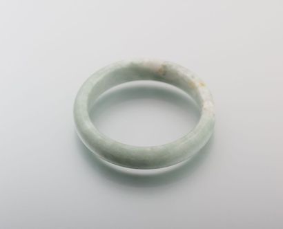 Bracelet rigide en jadéite vert pâle