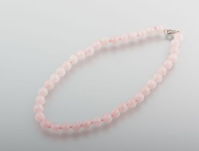 Collier de perles de quartz rose. 

Long....