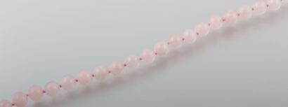 Collier de perles de quartz rose. 

Long....