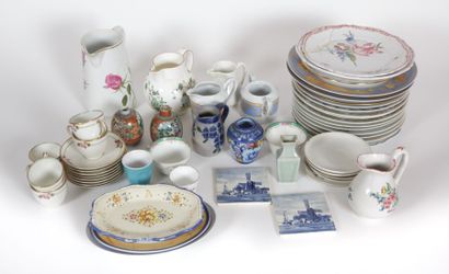 Lot dépareillé en porcelaine, faïence et...
