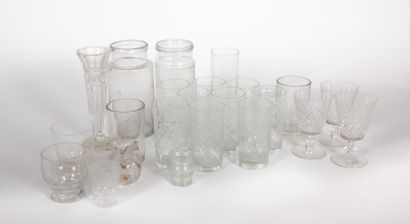Lot en verre dépareillé comprenant neuf verres...