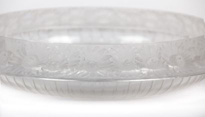 LALIQUE René

Coupe creuse en verre moulé,...