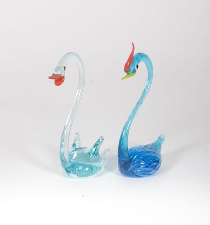 Deux cygnes en verre soufflé dans le goût...