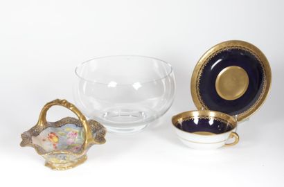 VIGNAUD - LIMOGES

Panier en porcelaine polychrome...