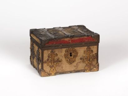 Coffret en bois ouvrant par un abattant à...