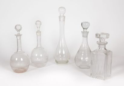 Lot en cristal et verre comprenant cinq carafes...
