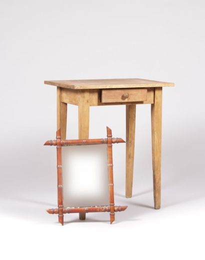 Table de forme rectangulaire en bois naturel...