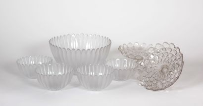 Lot en verre composé d'un saladier et quatre...