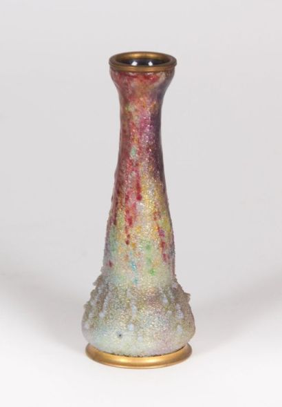 LIMOGES - SARLENDIE

Vase soliflore en émail...