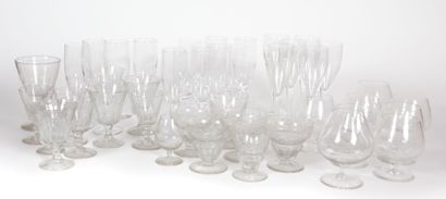 Lot de verres comprenant six flûtes à champagne...