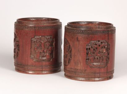 Paire de pots à pinceaux en bambou sculpté...
