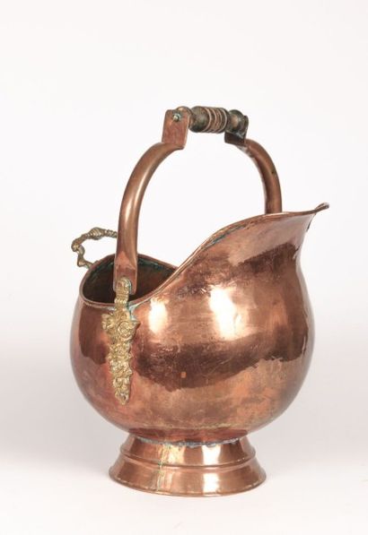 Pot à cendres en cuivre à anse

(enfoncements,...