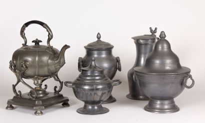 Lot en étain comprenant un samovar (H 35...