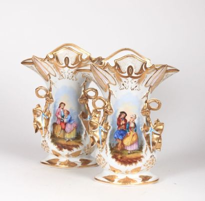 PARIS

Paire de vases cornet en porcelaine...