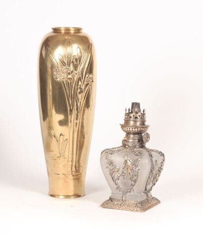 Pied de lampe à pétrole en verre givré à...