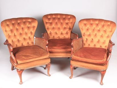 Suite de trois bergères en bois naturel,...