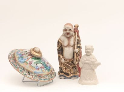 JAPON - SATSUMA

Sage en porcelaine polychrome...