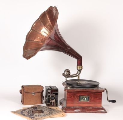 Gramophone de marque La Voix de son Maître,...