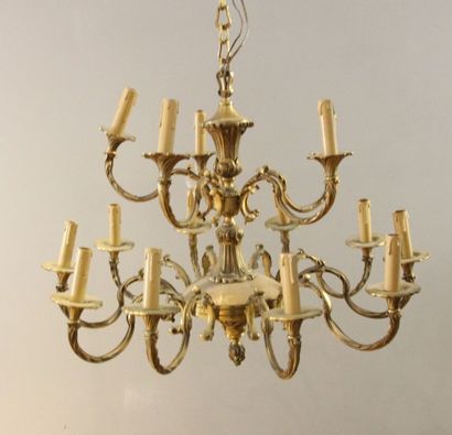 188
Lustre en bronze à quinze bras de lumière
sur...