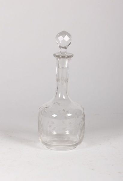 Carafon en verre translucide et un bouchon...